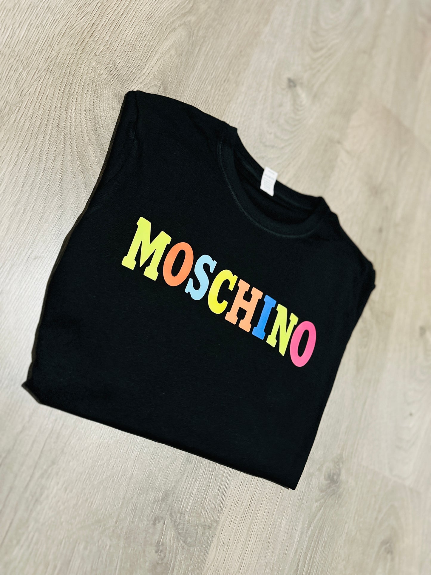 CAMISETA MOSCHINO COLORINES NEW